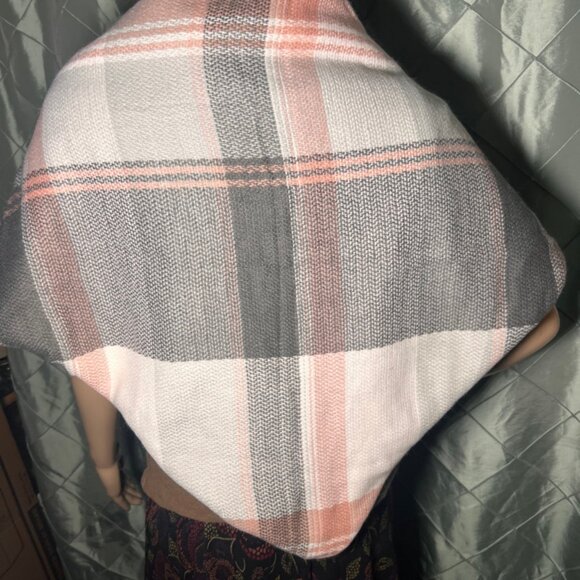 Threads 4 Thought Pink‎ Gray White Gingham Plaid Buffalo Wrap Shaw RN# 136314 - Picture 5 of 5